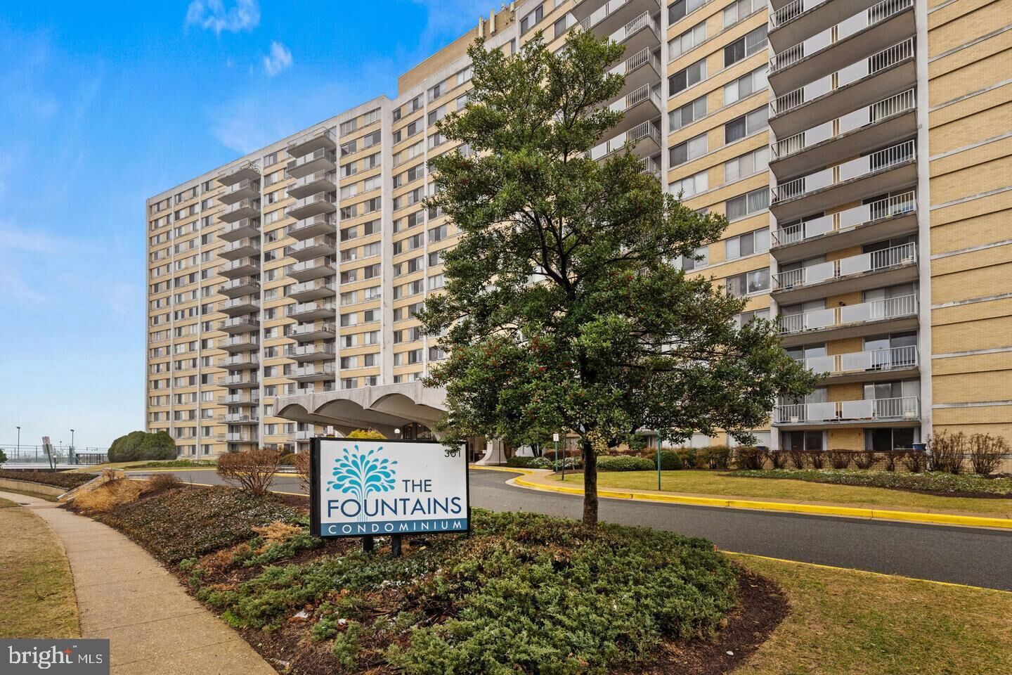 Property Photo: 301 N Beauregard Street 604 VA 22312