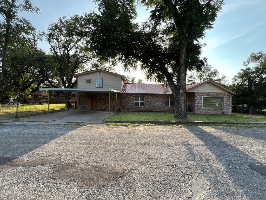 Property Photo:  216 Magnolia  TX 76856 