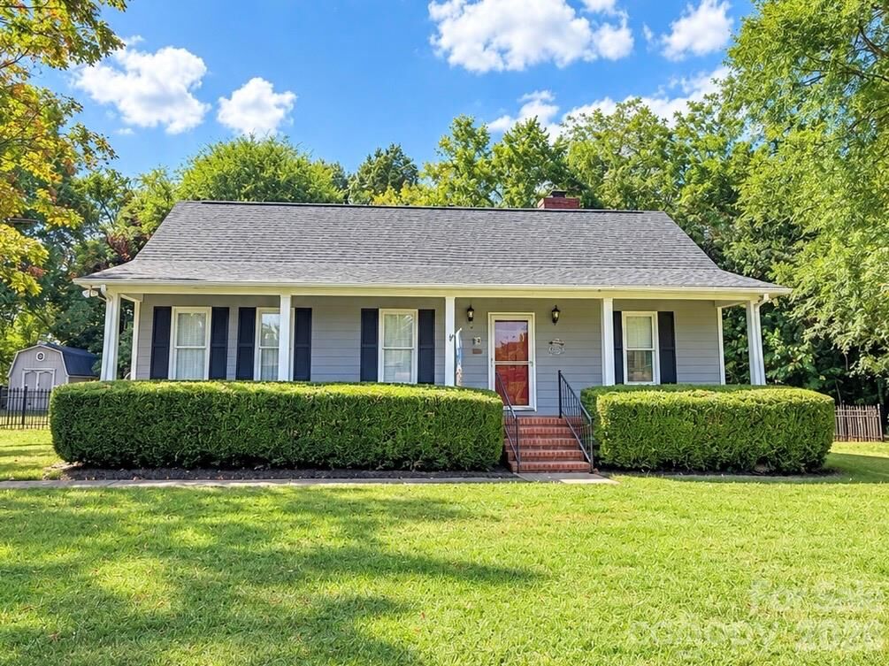 Property Photo:  1617 Lawing Road  NC 28216 