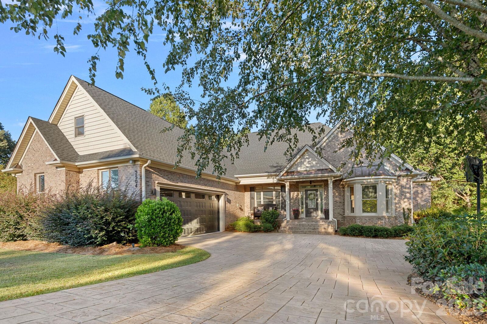 Property Photo:  2504 Stoneview Court  NC 28037 