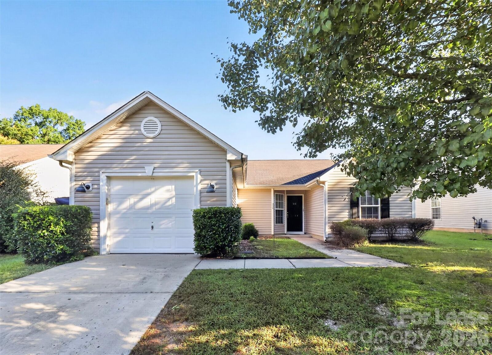 Property Photo: 1713 Summit Ridge Lane NC 28083