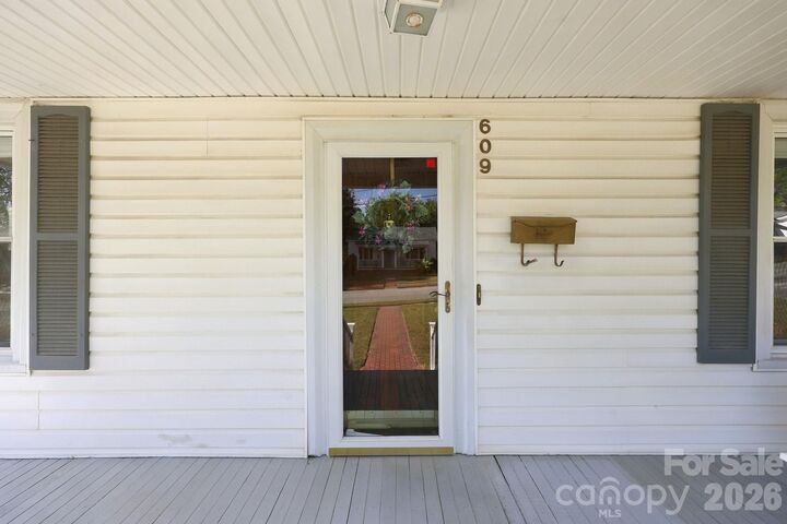 Property Photo:  609 Poplar Avenue  NC 28081 
