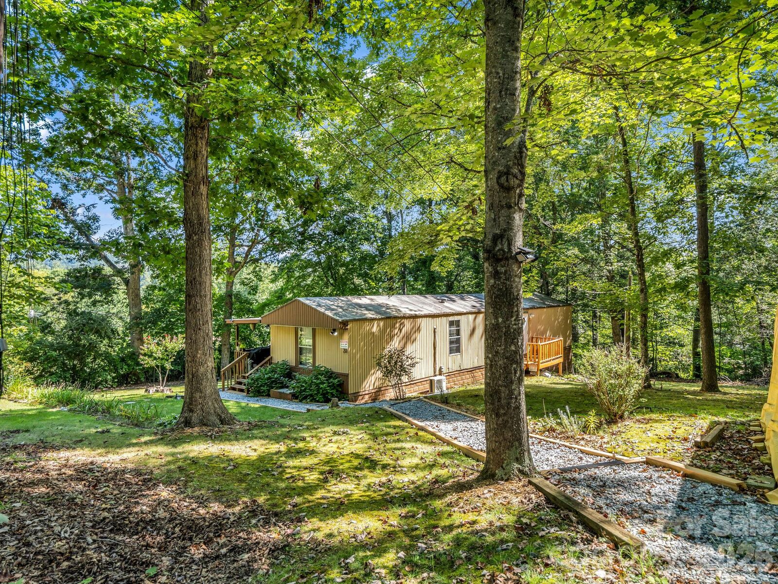 Property Photo:  20 Jones Hillock Drive  NC 28805 