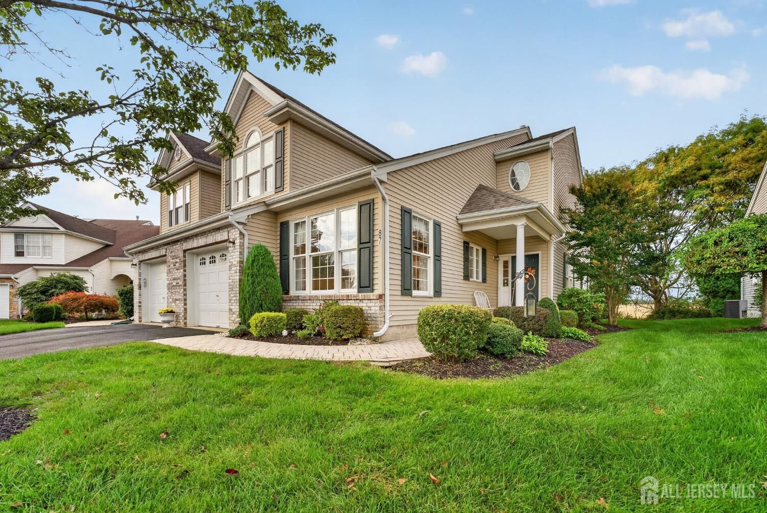 Property Photo:  87 Saratoga Court  NJ 08873 