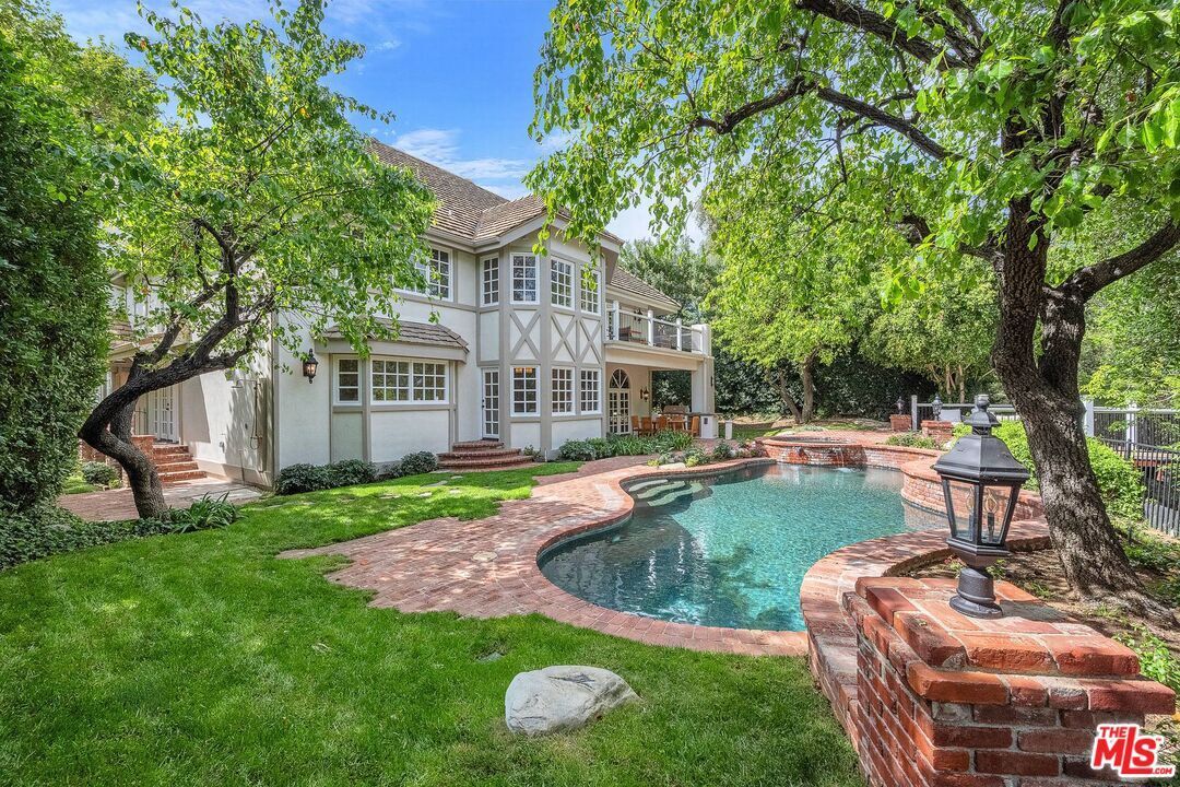 Property Photo:  3225 Iredell Ln  CA 91604 