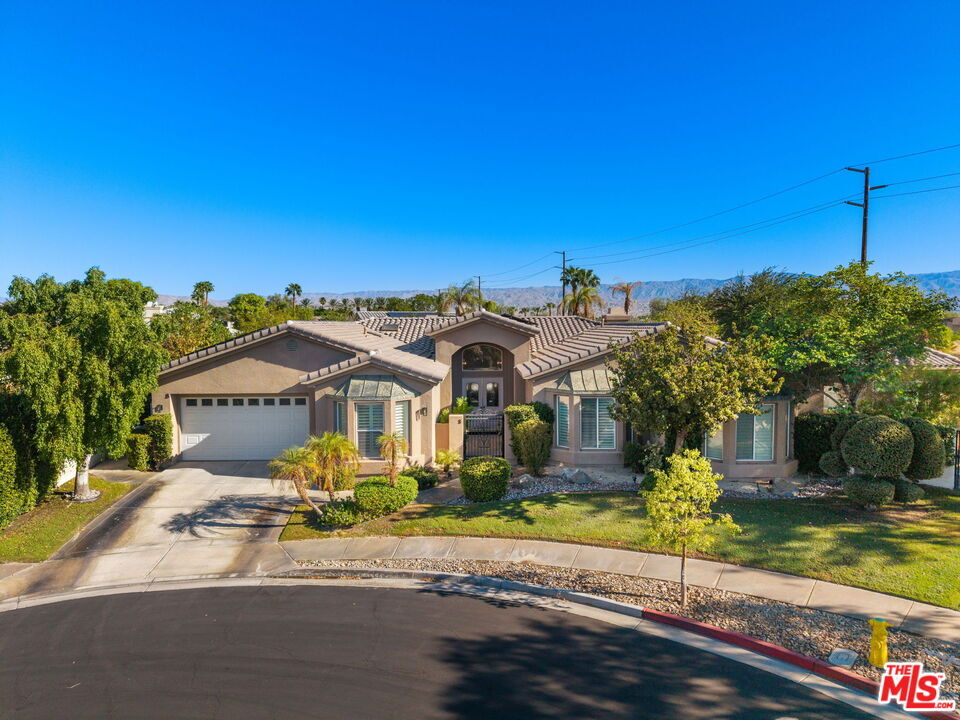 Property Photo:  8 Dickens Ct  CA 92270 