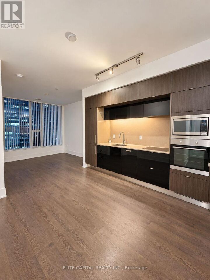 Property Photo:  10 York Street 3813  ON M5J 2Z2 