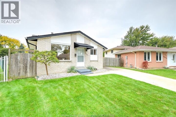 Property Photo:  3325 Dolphin Court  ON N8R 2G7 
