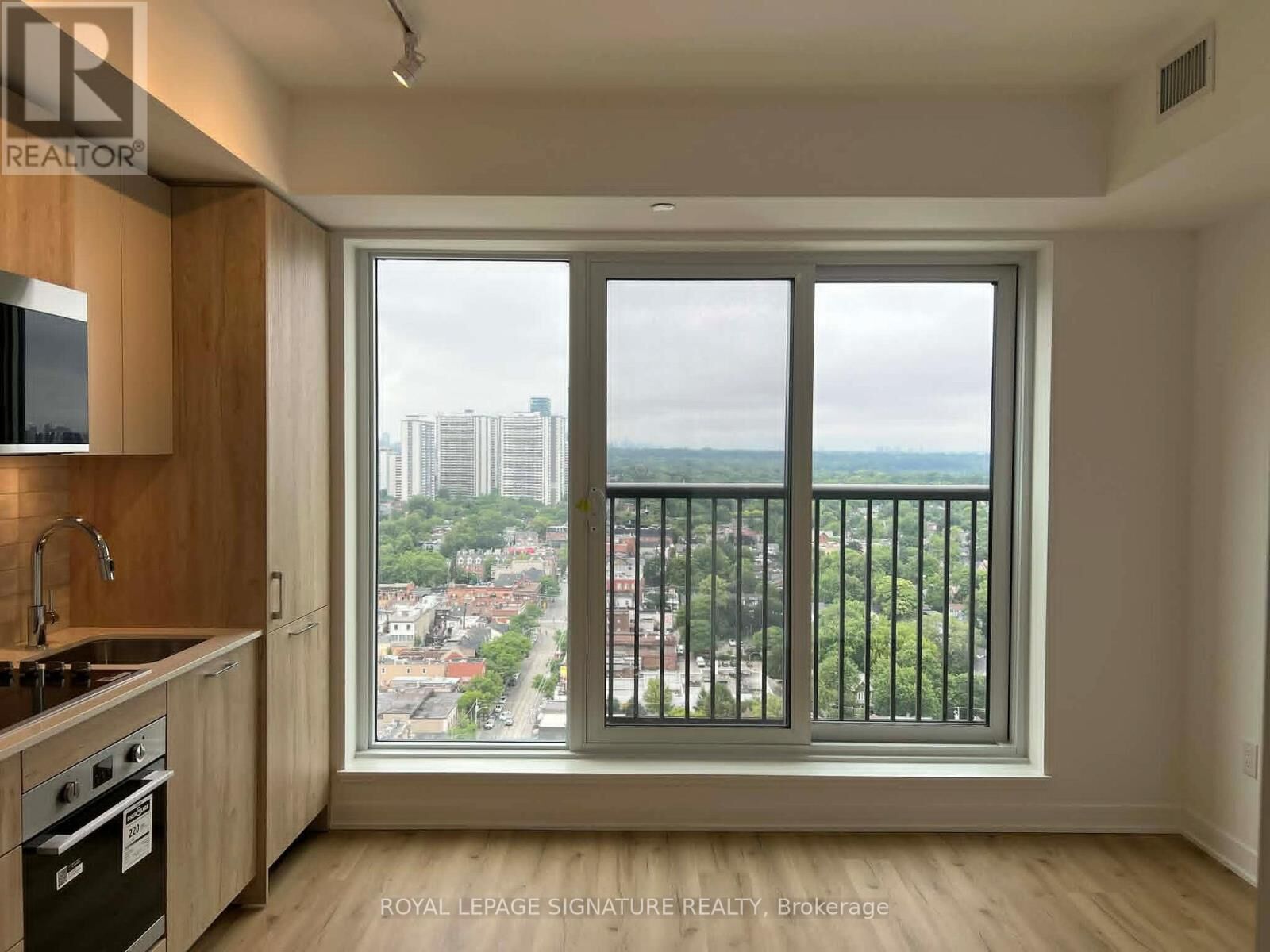 Property Photo:  10 Oak St Street 2310  ON M5A 0Z1 