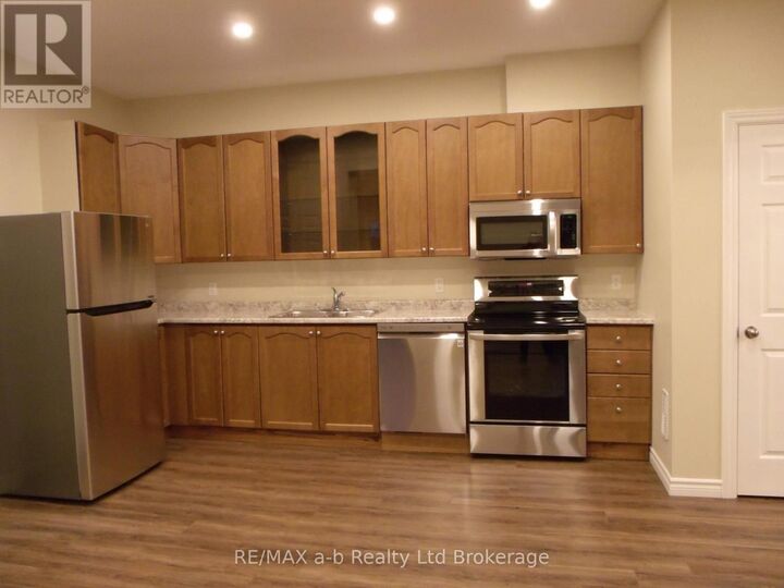 Property Photo:  350 Dundas Street 5  ON N4S 1B4 