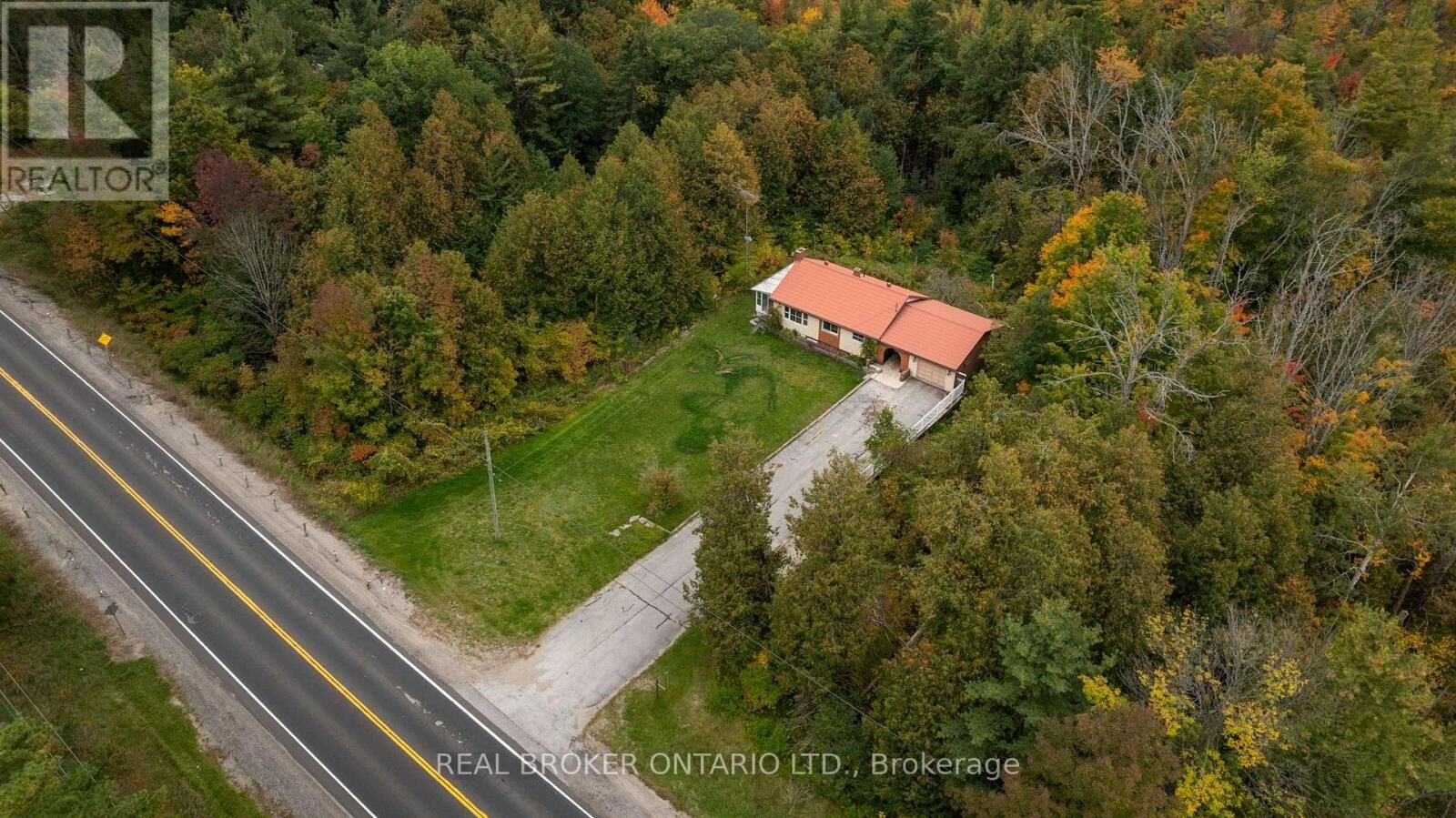 Property Photo: 2086 Penetanguishene Road ON L4M 4Y8