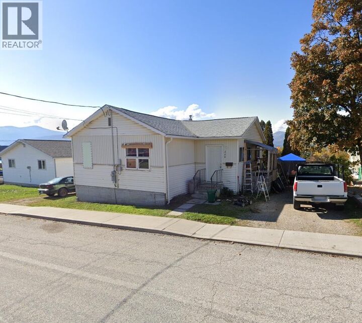 Property Photo:  229 9th  S Avenue  BC V0B 1G3 