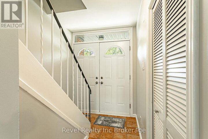 Property Photo:  16 Homestead Crescent  ON N6G 2E4 