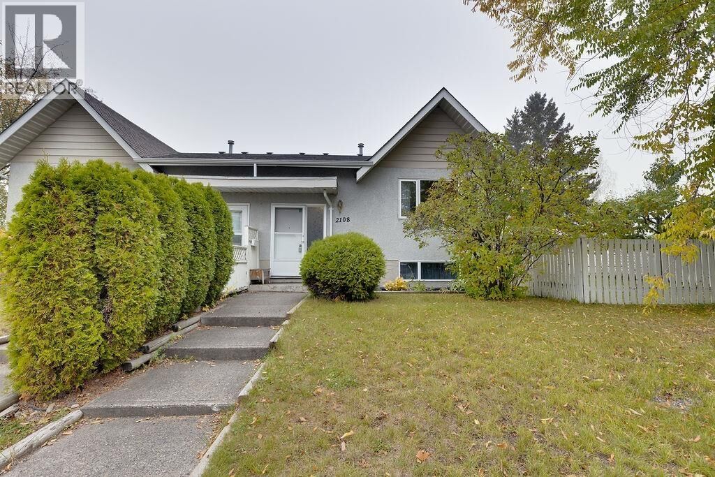 Property Photo: 2108 6th Avenue BC V2M 6E4