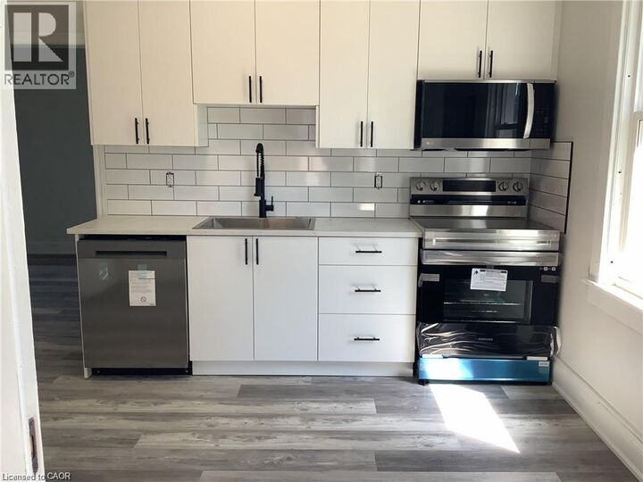 Property Photo: 90 Kent Street South 4 ON N3Y 2X9