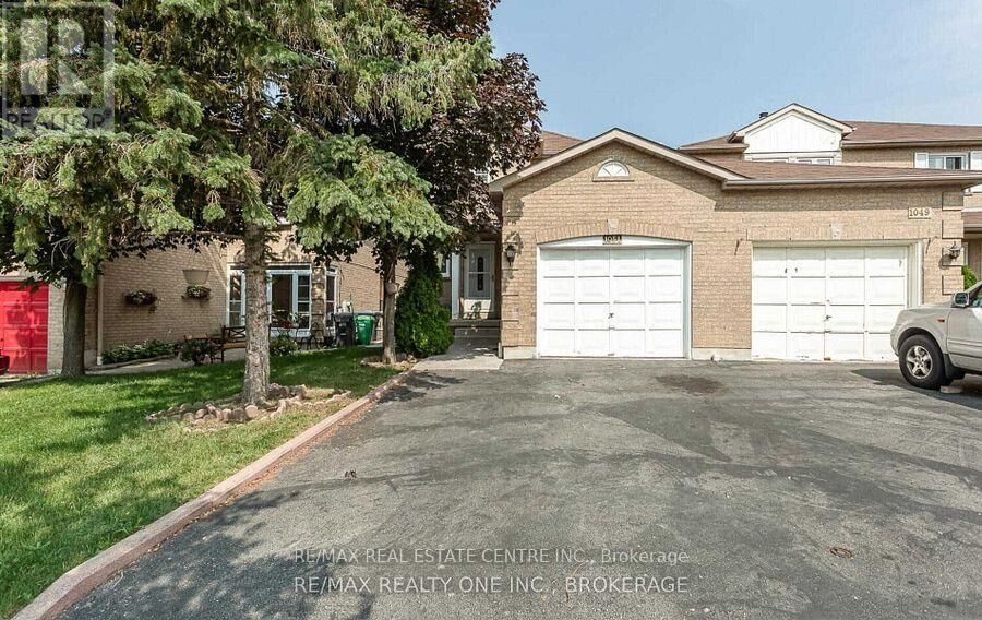 Property Photo:  1051 Blizzard Road Upper  ON L5V 1T2 