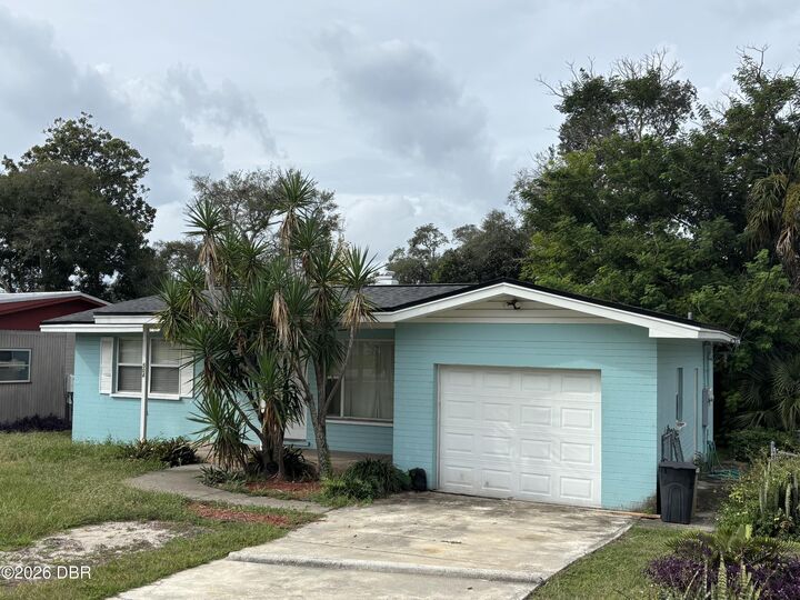 Property Photo:  504 N Ridgewood Avenue  FL 32174 