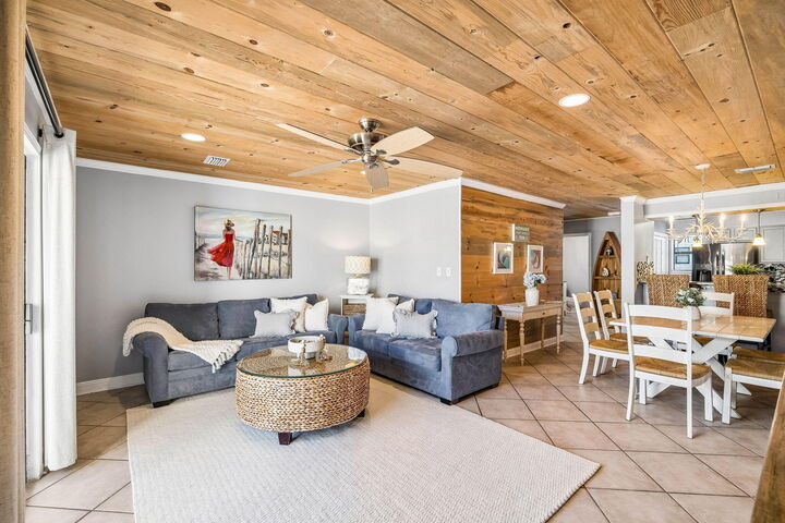 Property Photo: 11 Driftwood Road Unit 7 FL 32550