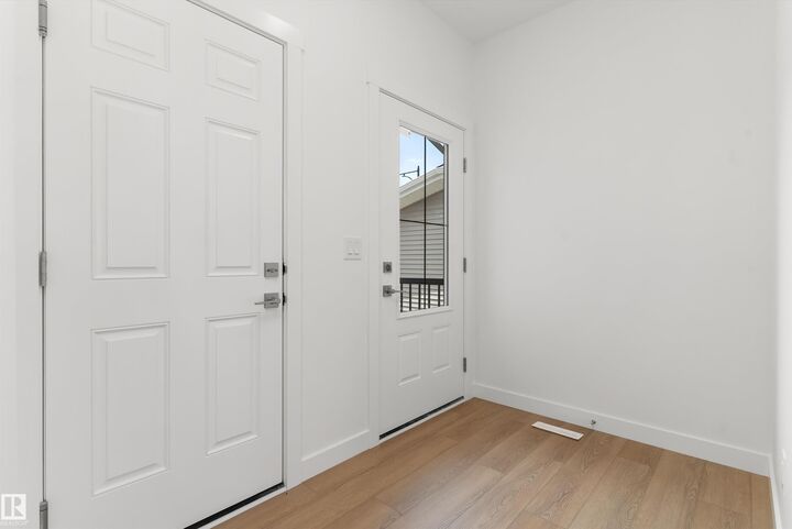 Property Photo:  1054 Cristall Crescent SW  AB T6W 5S6 