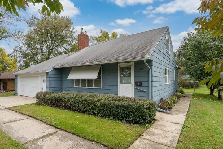 Property Photo:  205 N Thompson  MN 56023 