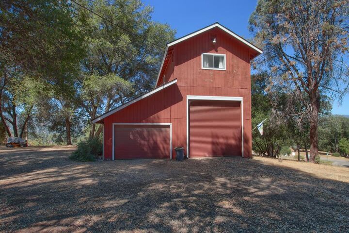 Property Photo: 39406 John West Road CA 93644