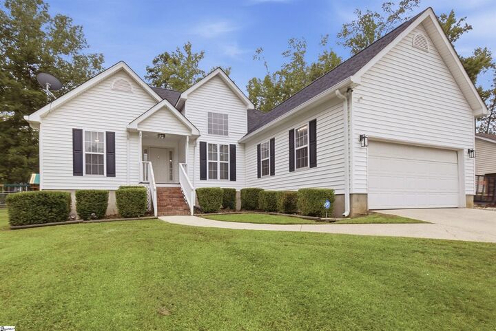 Property Photo:  103 Pinebark Lane  SC 29649 