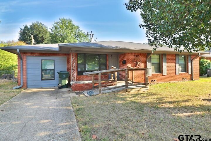 Property Photo: 2402 Sampson Drive TX 75701