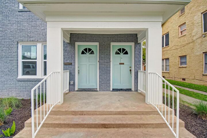 Property Photo:  2420 Huldy Street 2  TX 77019 