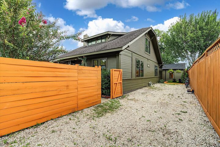 Property Photo:  606 Vincent Street B  TX 77009 