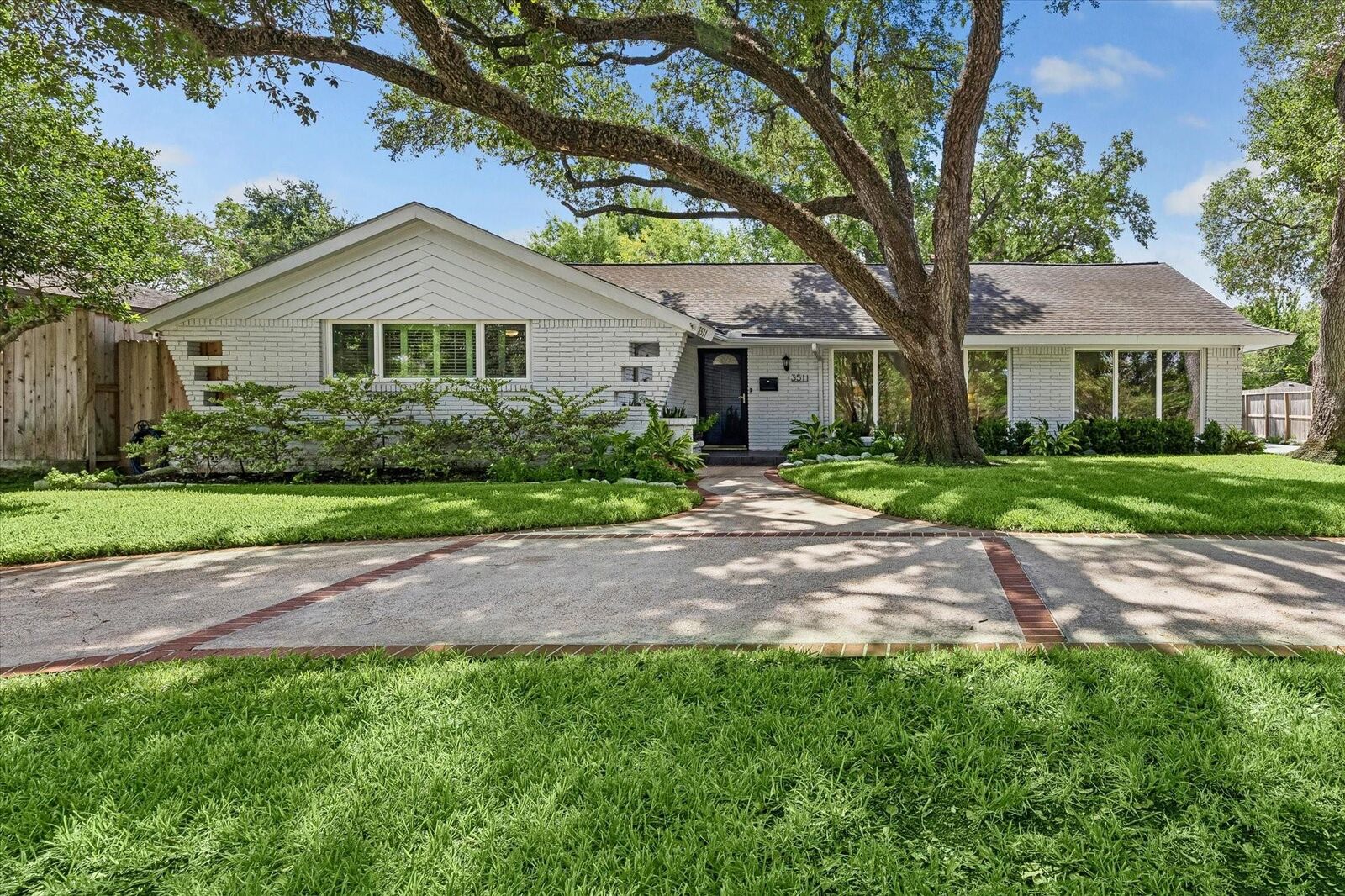 Property Photo: 3511 S Braeswood Boulevard TX 77025