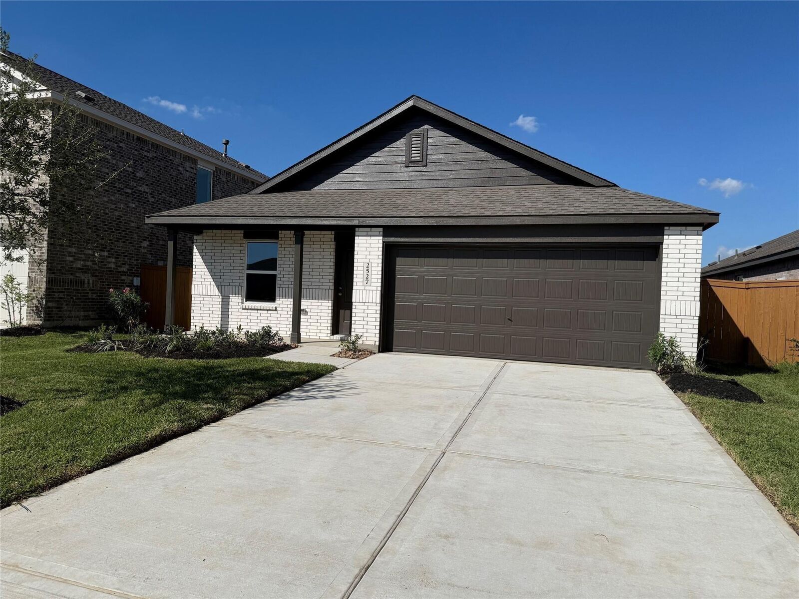 Property Photo:  2527 Night Emerald Drive  TX 77583 
