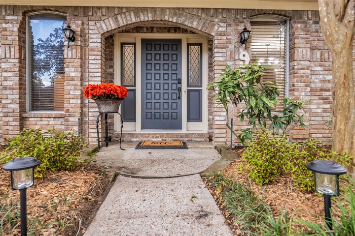 Property Photo: 9 Devonshire Drive TX 77304