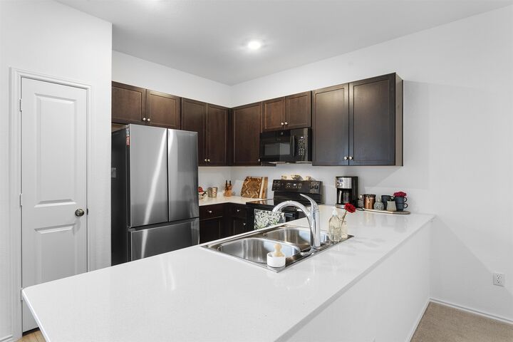 Property Photo: 197 Standing Rock Ln Lane TX 78654