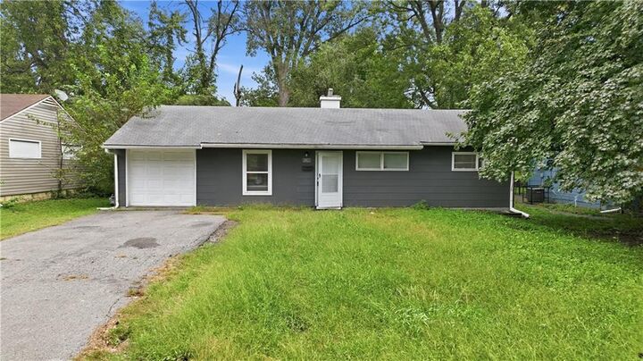 Property Photo: 10923 Bennington Avenue MO 64134