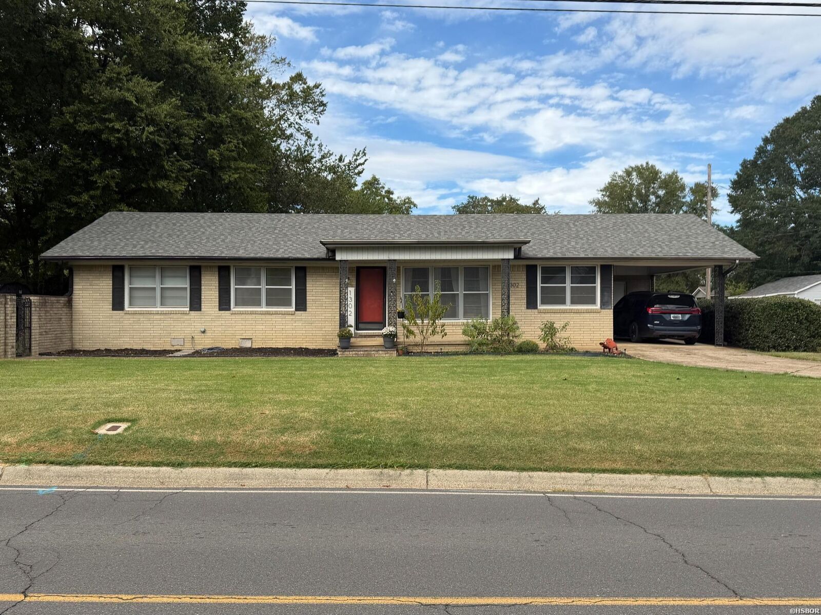 Property Photo: 1302 Walnut Street AR 71923