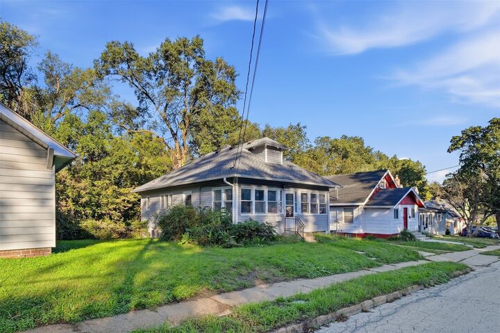 Property Photo:  1426 34th Street  IA 50311 