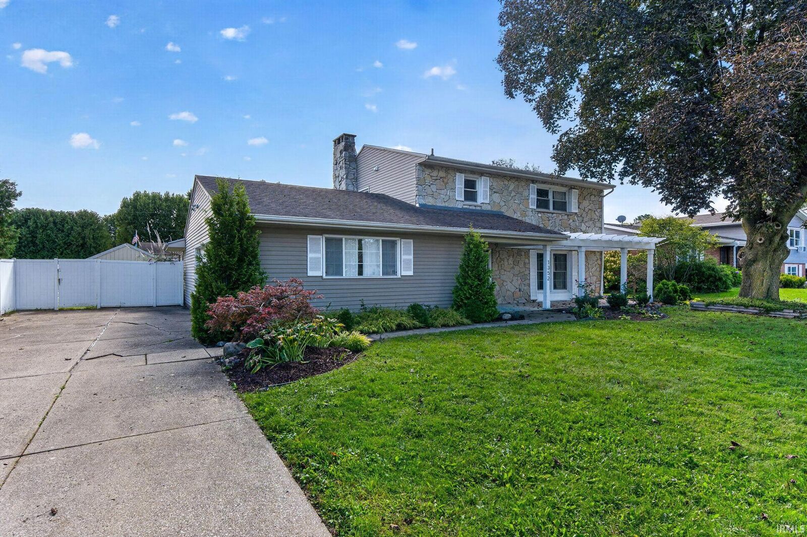 Property Photo:  1352 Roelke Drive  IN 46614-6042 