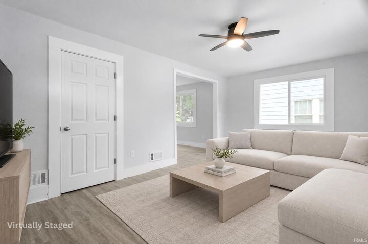 Property Photo: 1046 Lawndale Avenue IN 46628-2726
