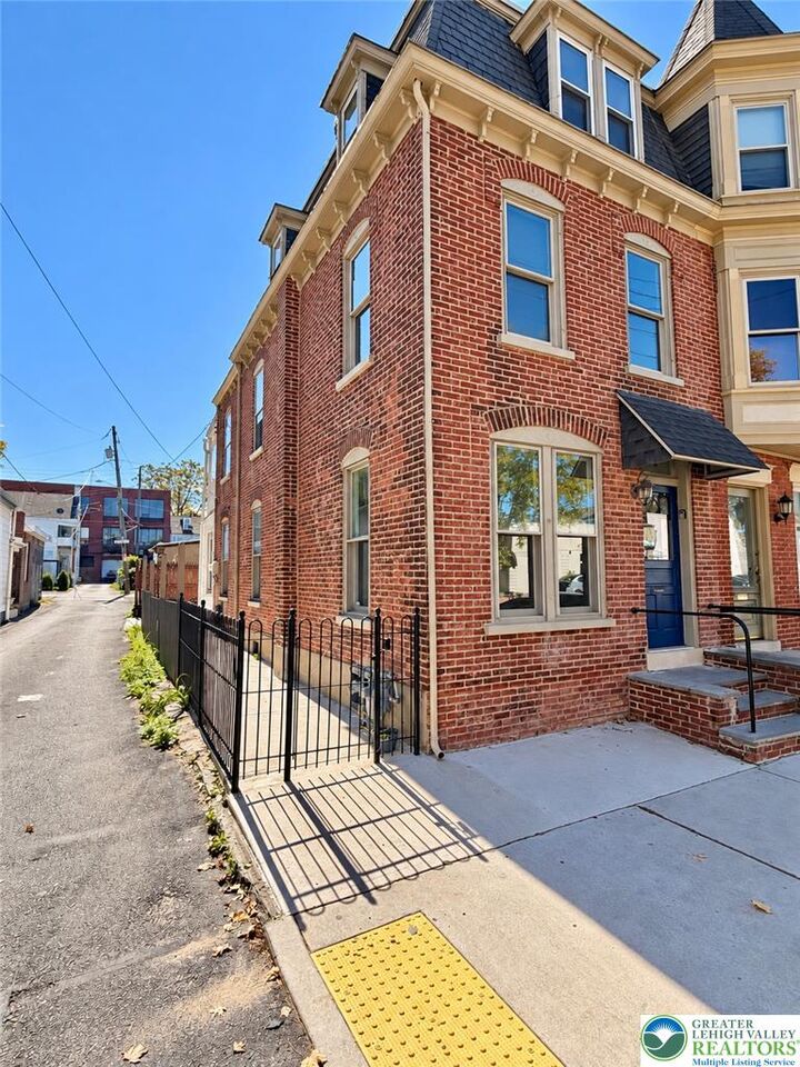 Property Photo:  1034 Turner Street House  PA 18102 