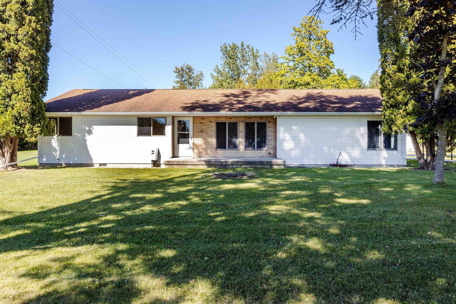 Property Photo:  215 E Saginaw  MI 48657 