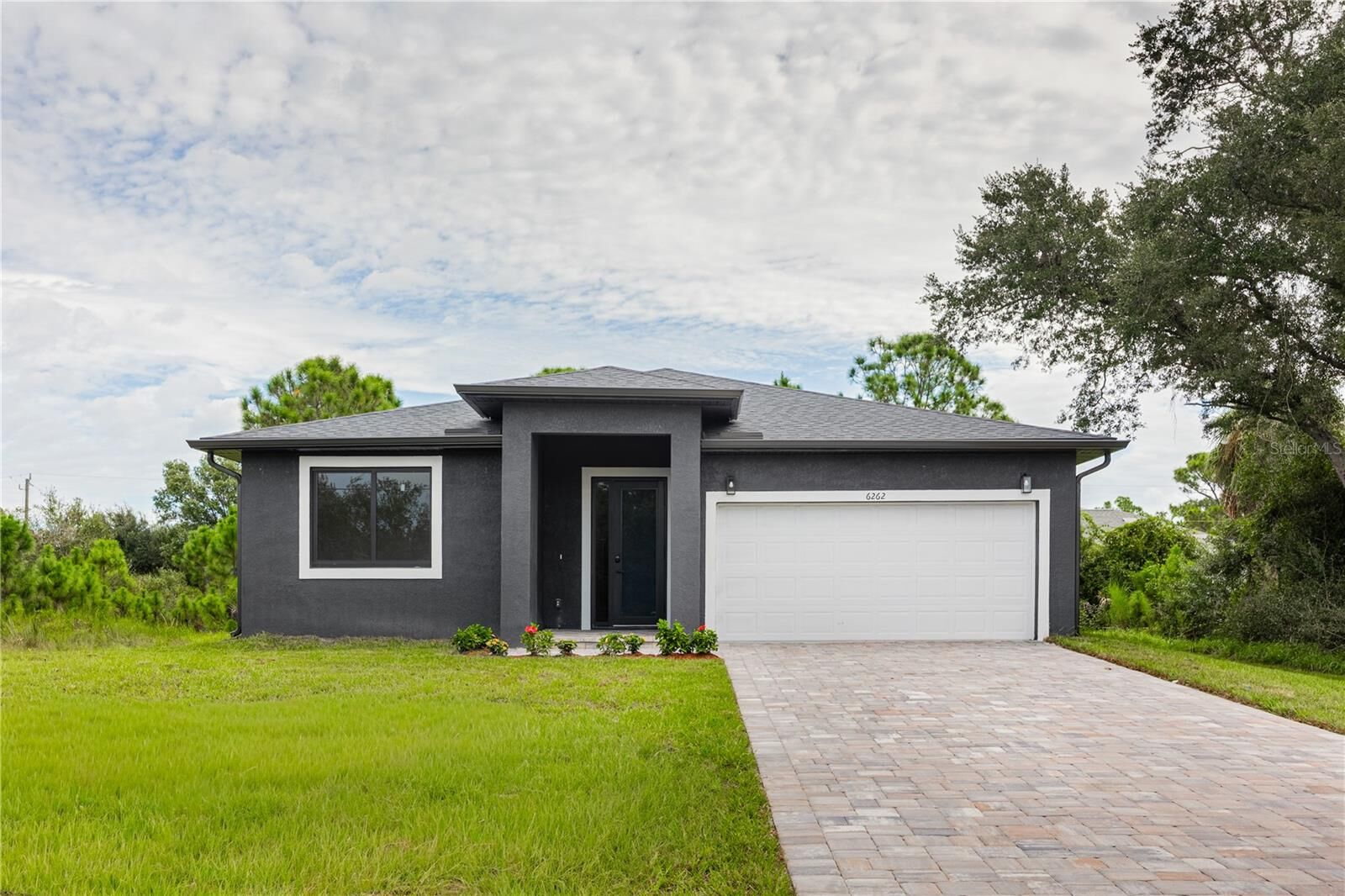 Property Photo: 6262 Skyview Drive FL 34291