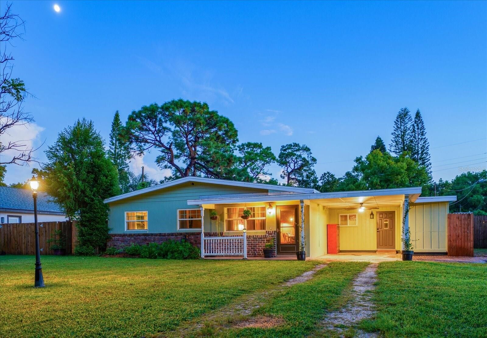 Property Photo:  1907 Lakewood Drive  FL 33763 