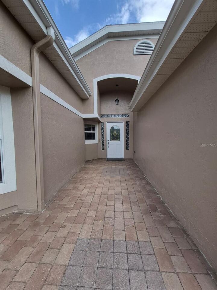 Property Photo: 14300 Tambourine Drive FL 32837