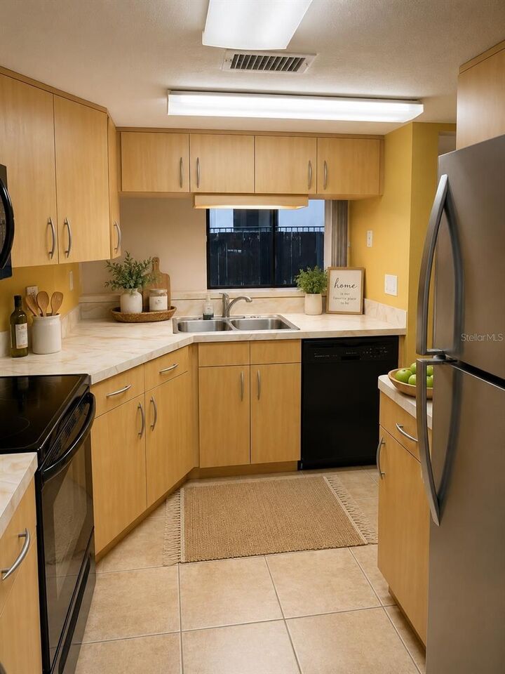 Property Photo: 14724 Norwood Oaks Drive 101 FL 33613