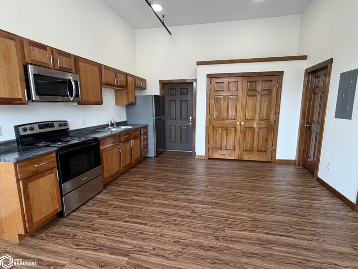 Property Photo:  815 4th Avenue  IA 50112 