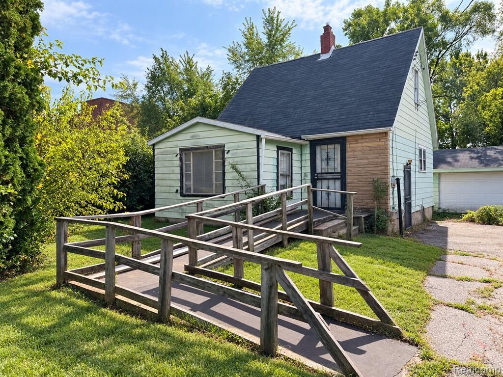 Property Photo: 1177 N Cornell Avenue MI 48505 1305