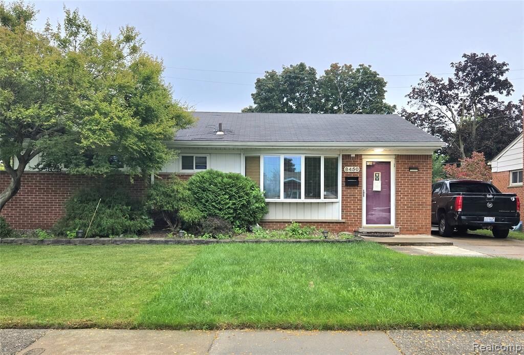 Property Photo:  8450 Norborne Avenue  MI 48127 1126 