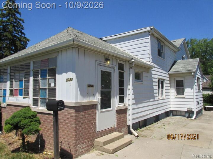 Property Photo:  8039 Lozier  MI 48089 1612 