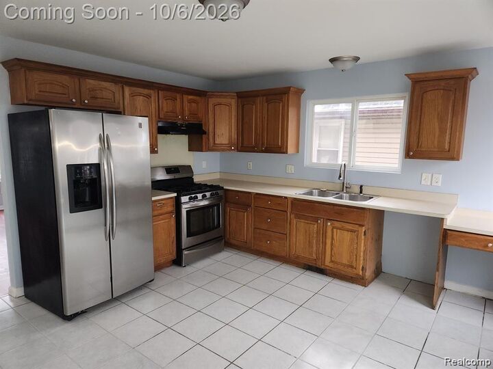 Property Photo:  7268 Cadillac Avenue  MI 48091 3512 