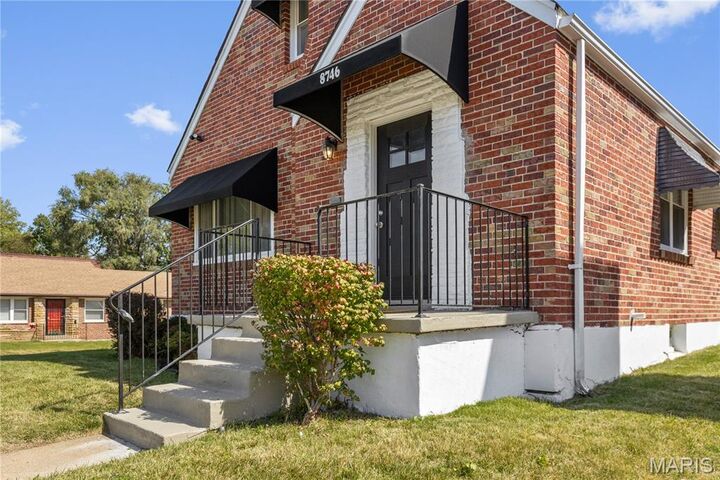 Property Photo:  8746 Park Lane  MO 63147 